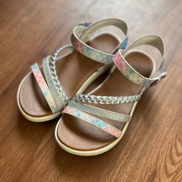 Toddler size 11 Sandals - Picture 6 of 8